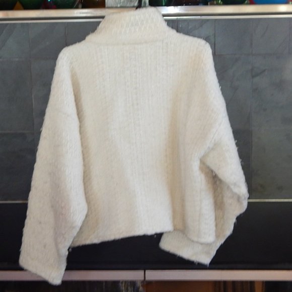 Sweater, Medium, wool, Made in Ecuador - Picture 2 of 3